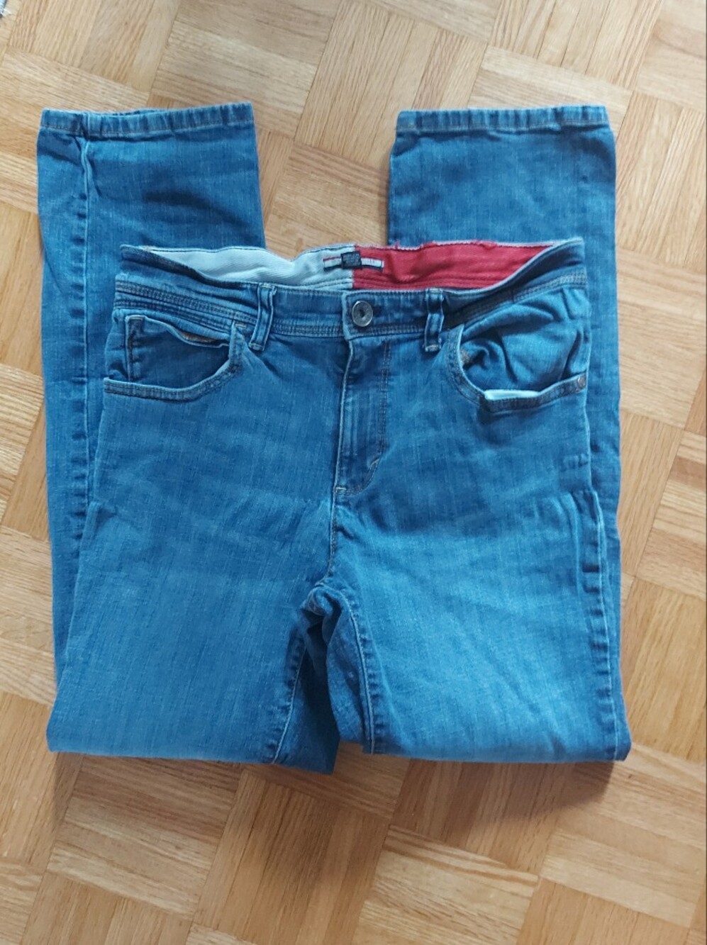 Tommy Hilfiger Women's Skinny Jeans in Blue with Red Waistband Accent